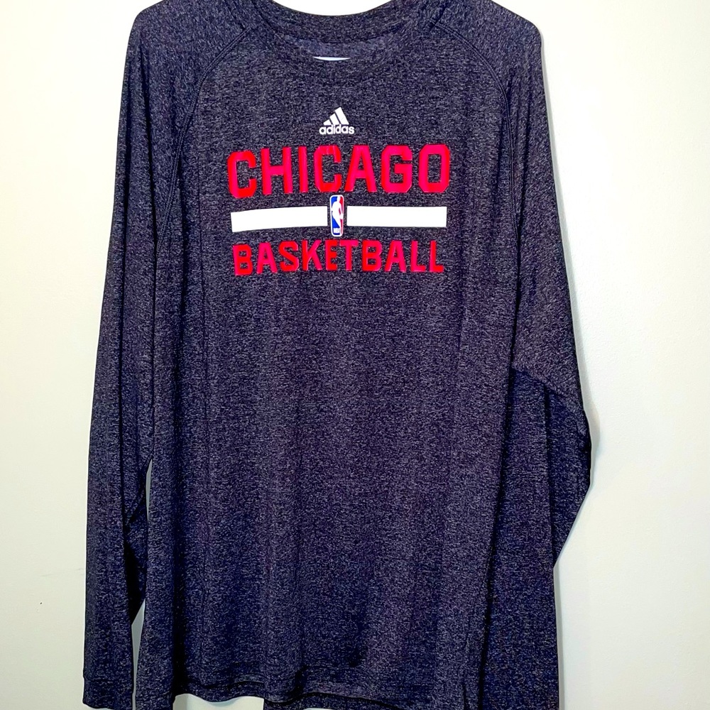Chicago Bulls Long Sleeve Tee.